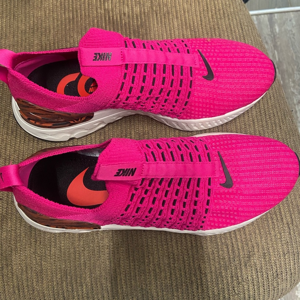 Women’s Nike React Phantom Rn shoes. Brand new and never worn.